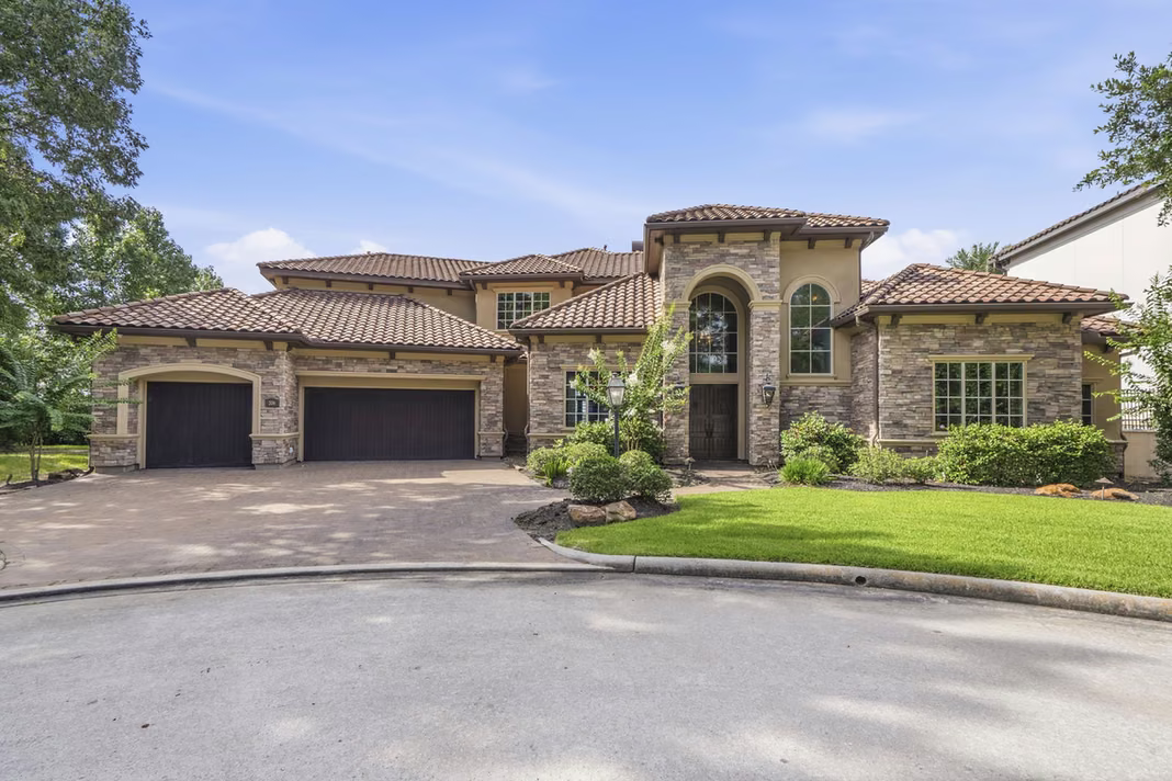 Photo of 206 Bentwater Bay Drive, Montgomery, TX 77356