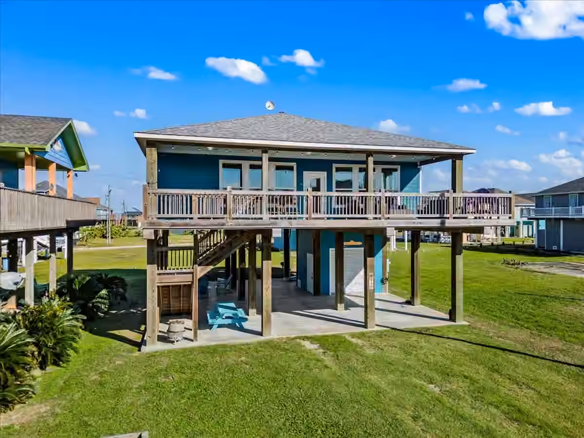 Photo 3 of 940 Driftwood Drive, Crystal Beach, TX