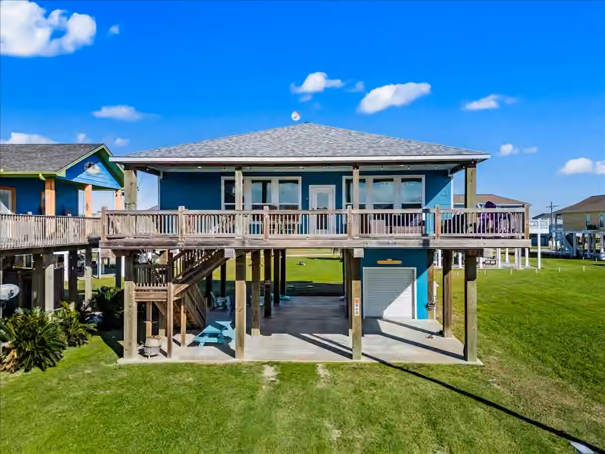 Photo 4 of 940 Driftwood Drive, Crystal Beach, TX