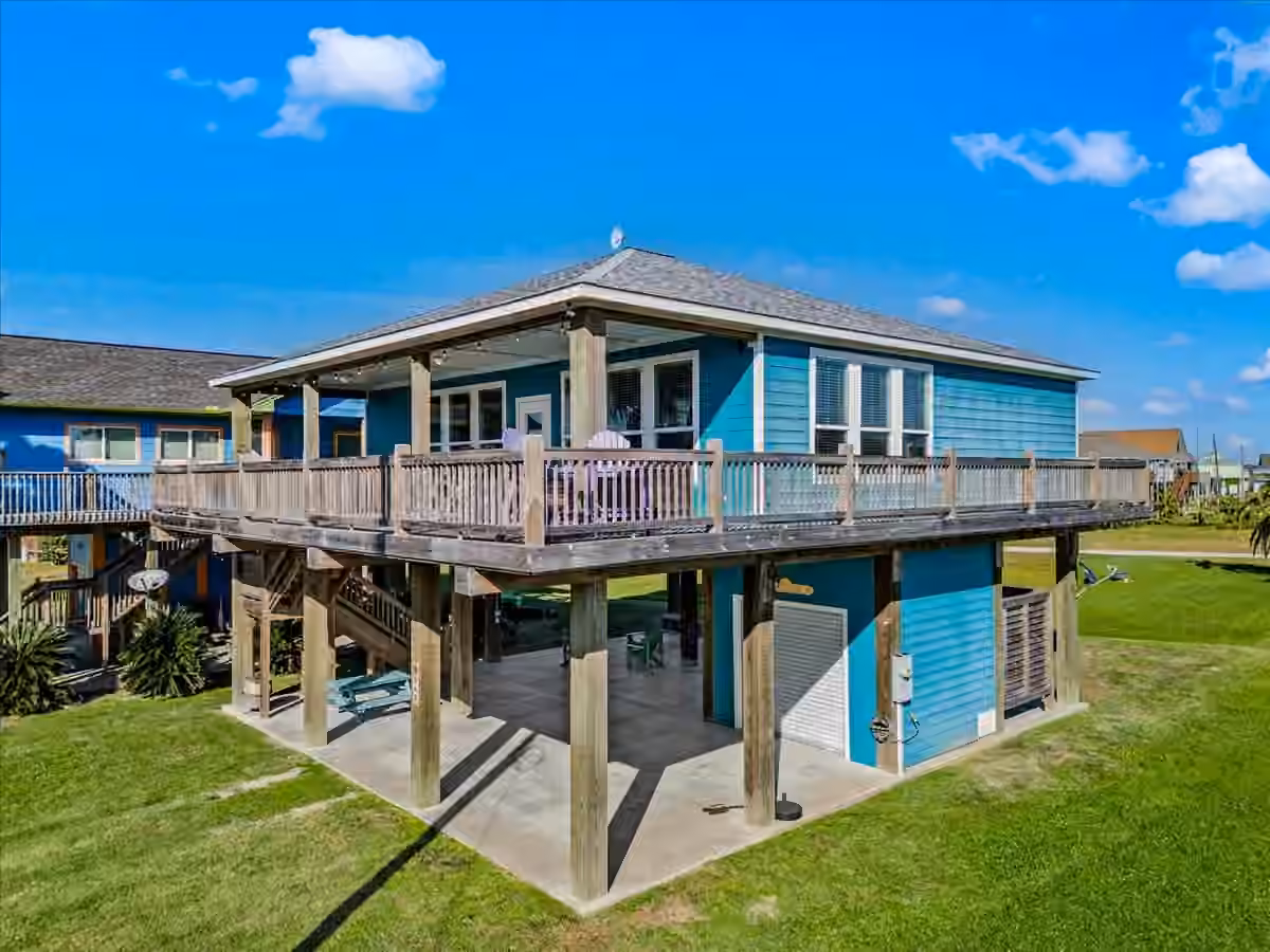 Photo 5 of 940 Driftwood Drive, Crystal Beach, TX