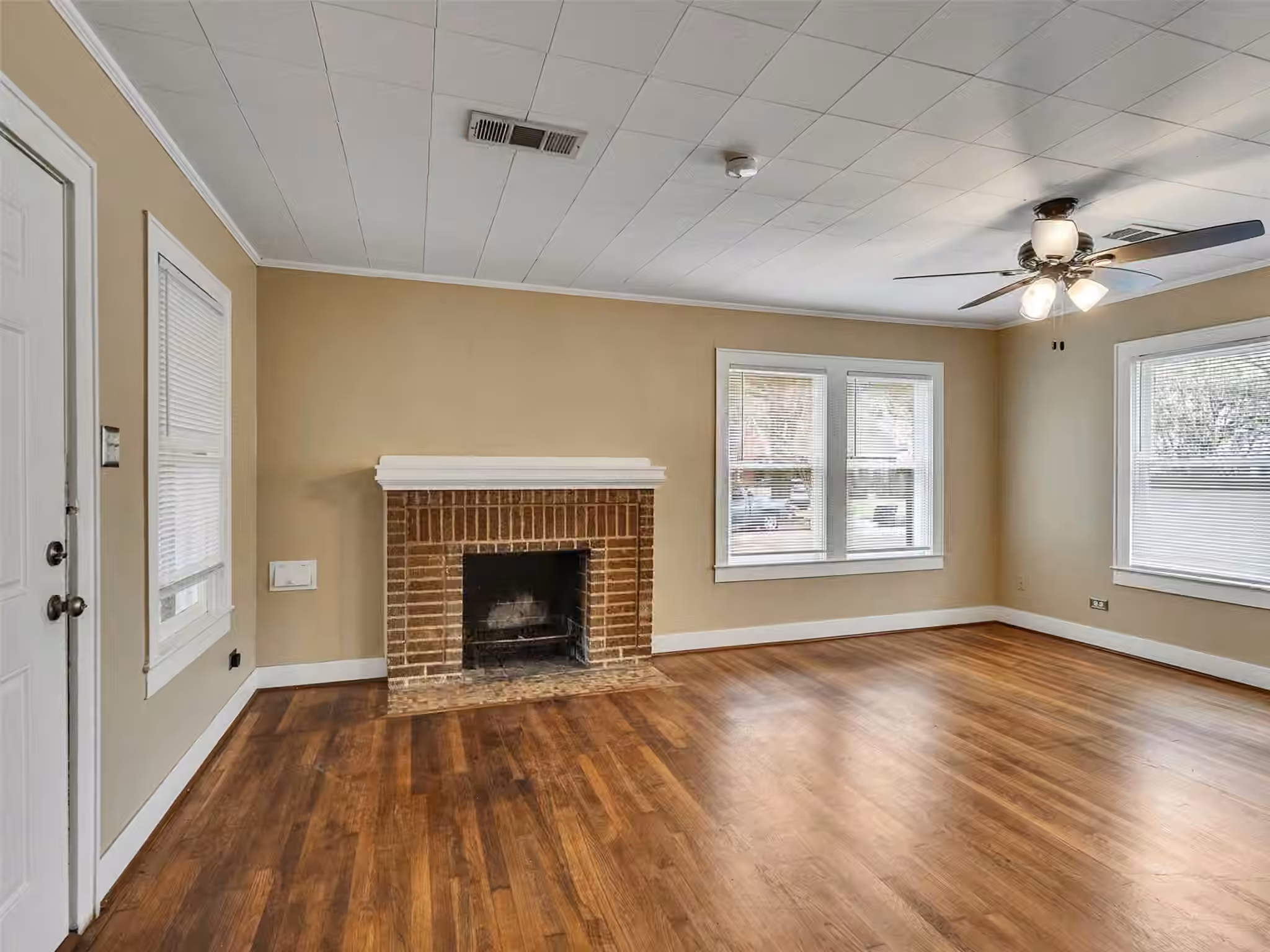 Photo 3 of 1411 Lawson Street, Houston, TX