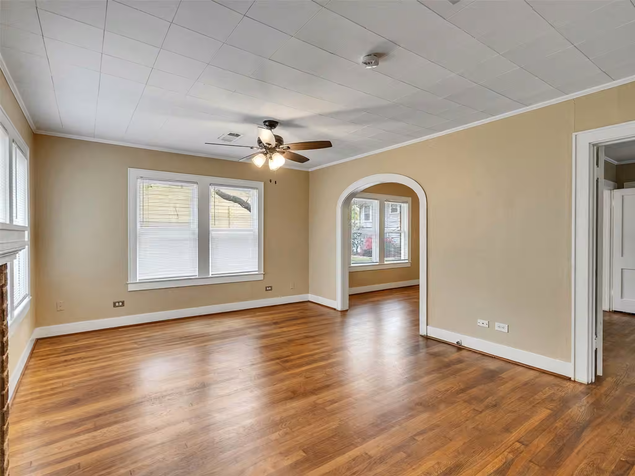 Photo 4 of 1411 Lawson Street, Houston, TX