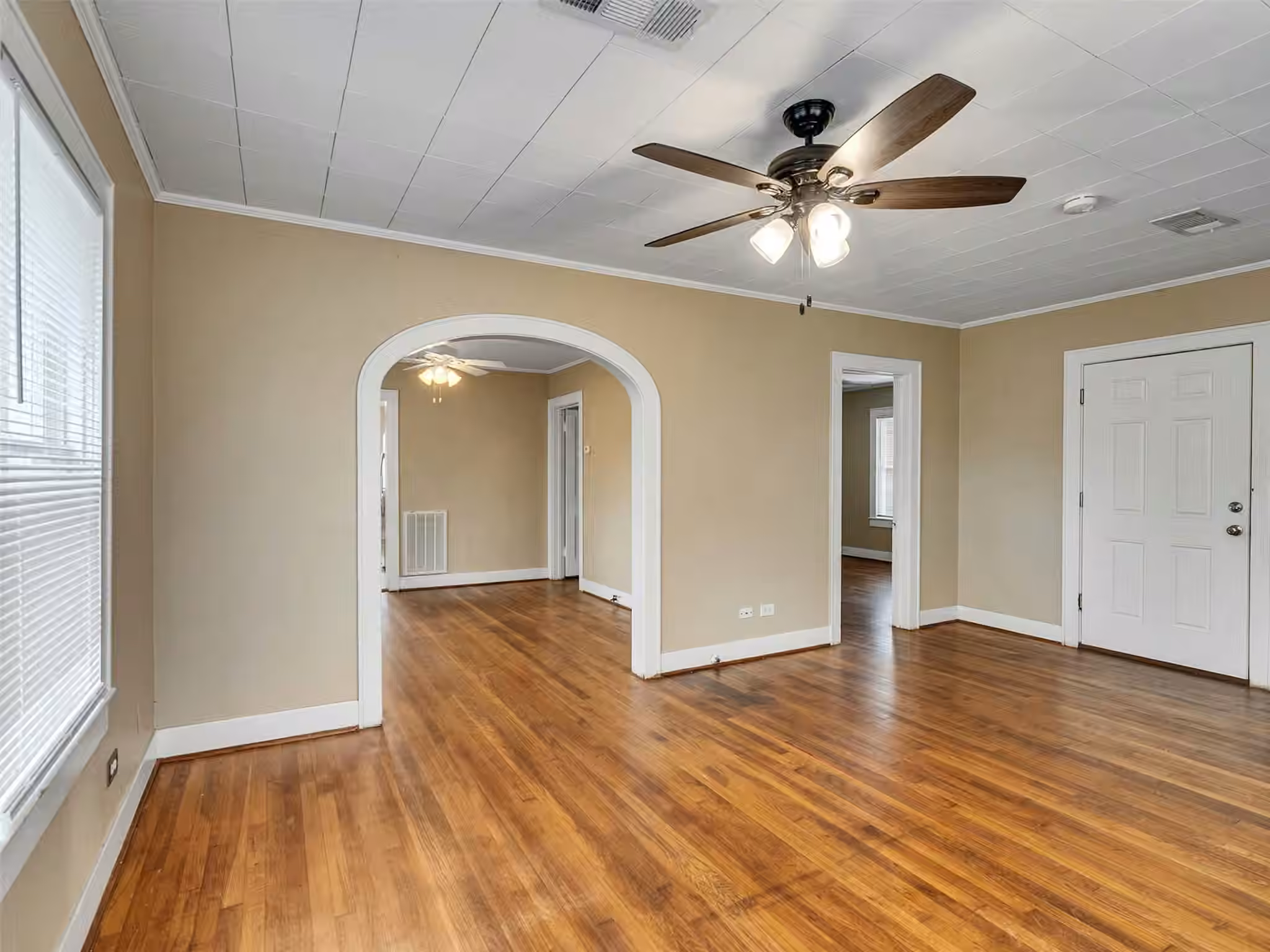 Photo 5 of 1411 Lawson Street, Houston, TX