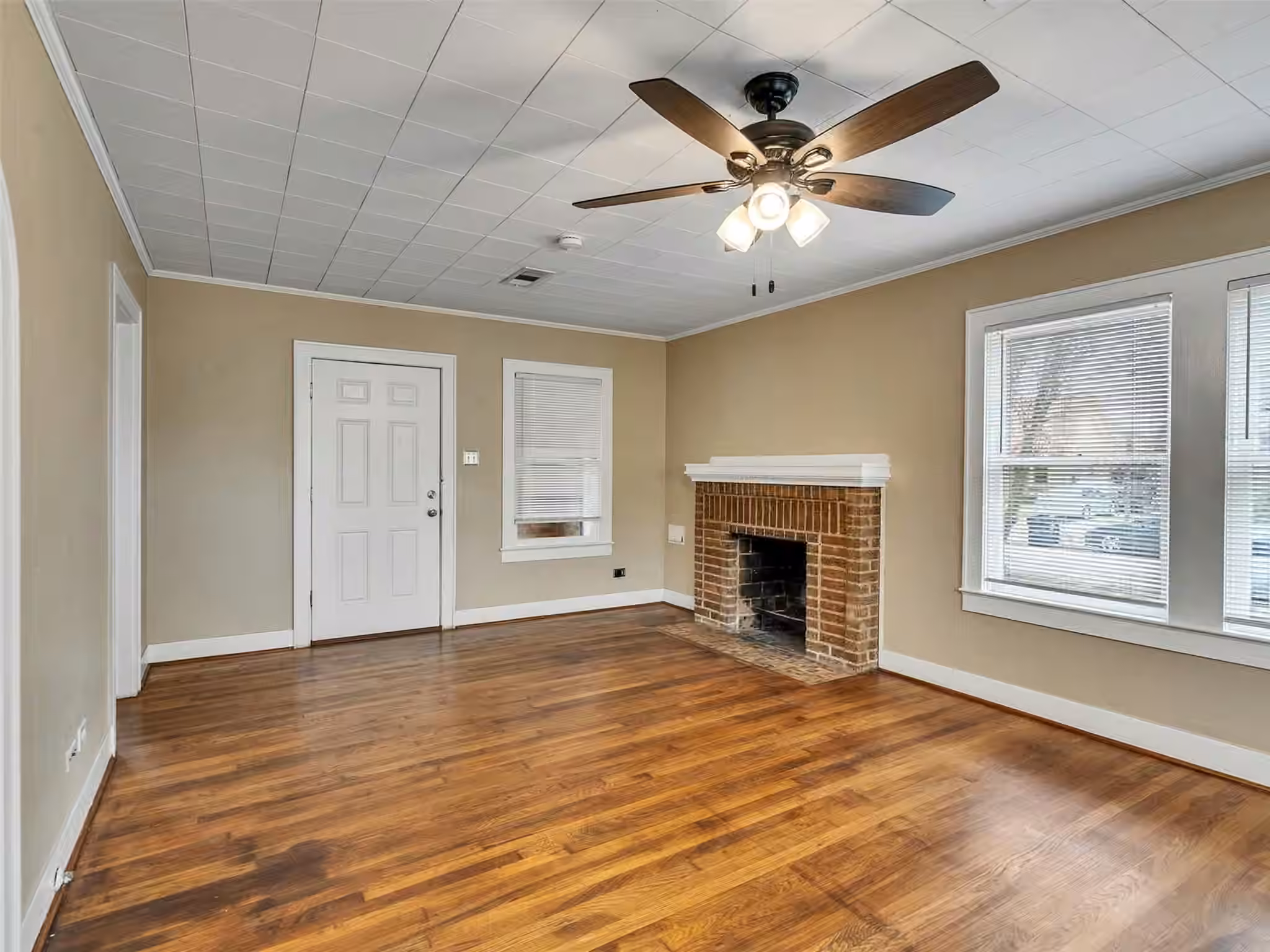 Photo 6 of 1411 Lawson Street, Houston, TX