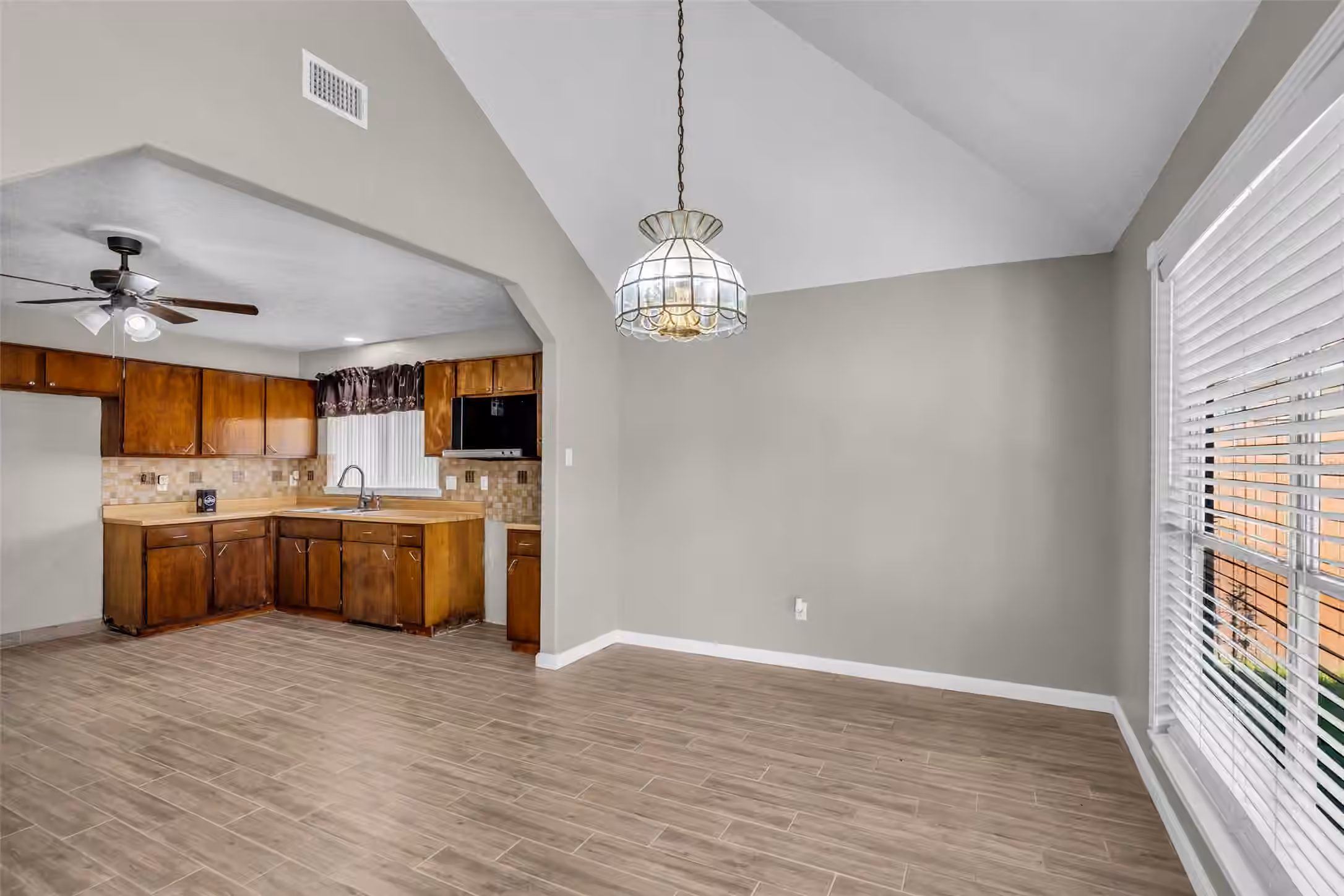Photo 3 of 6522 Redding Springs Lane, Houston, TX