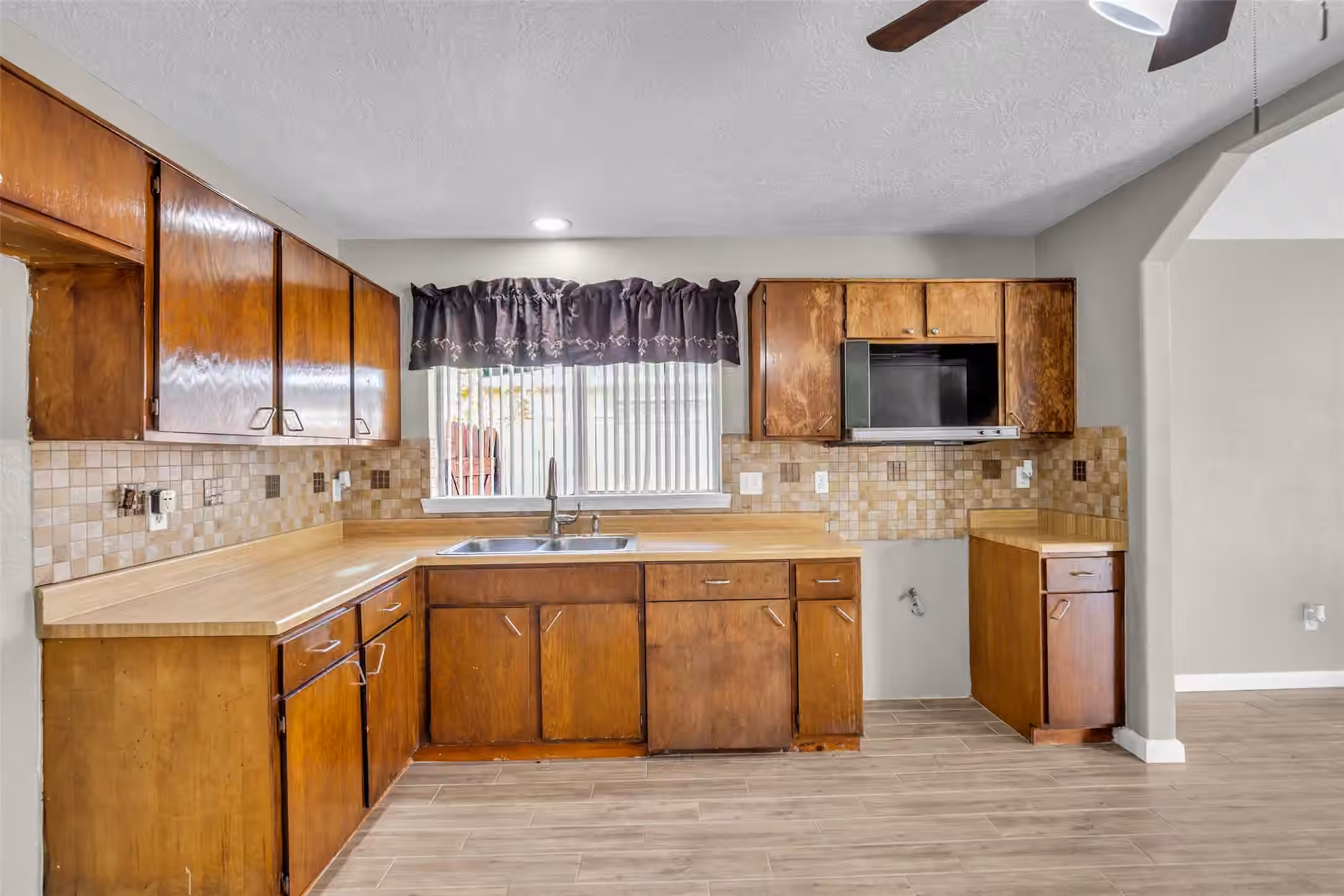 Photo 7 of 6522 Redding Springs Lane, Houston, TX