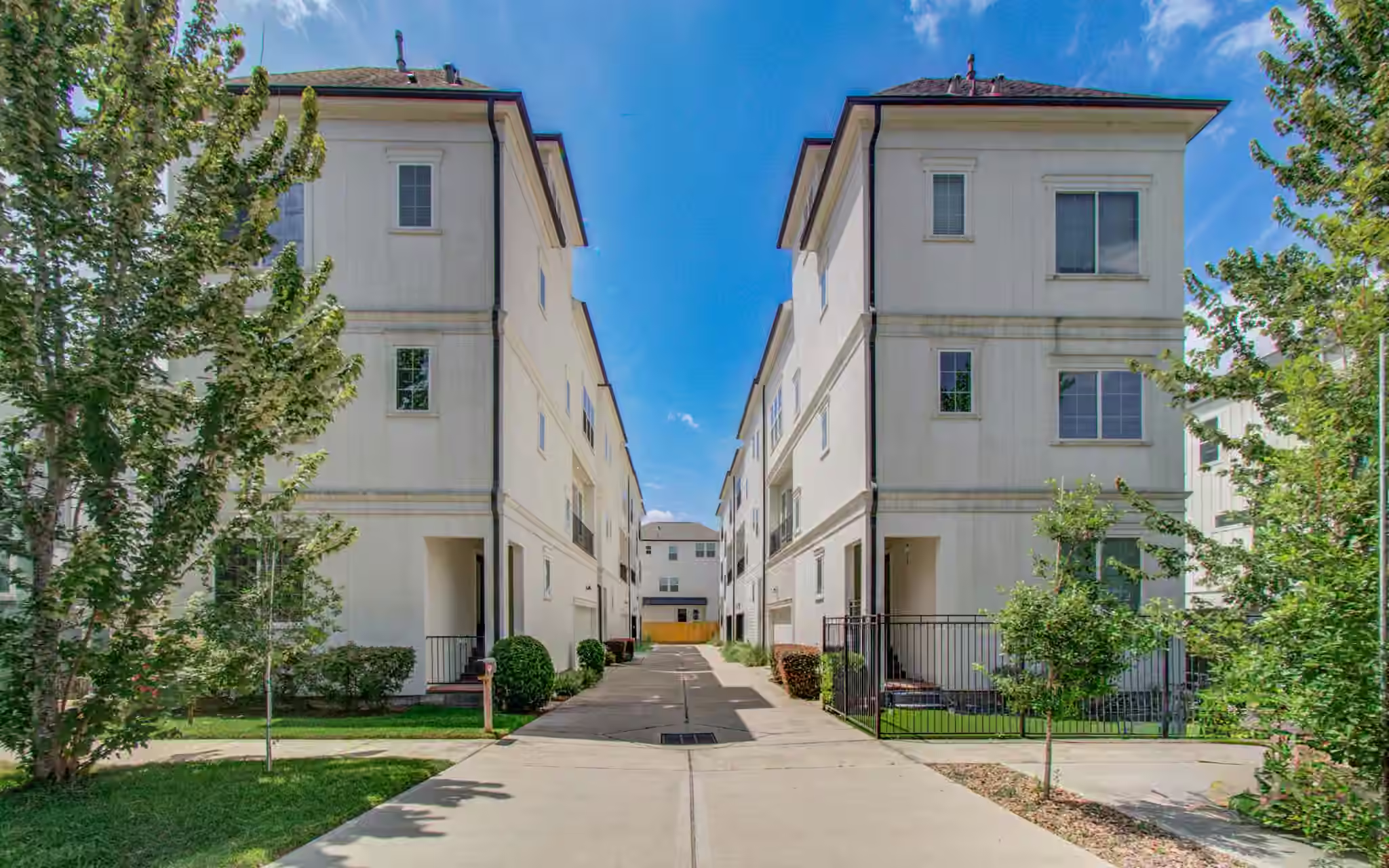 Photo 3 of 1222 W 24th Street A, Houston, TX