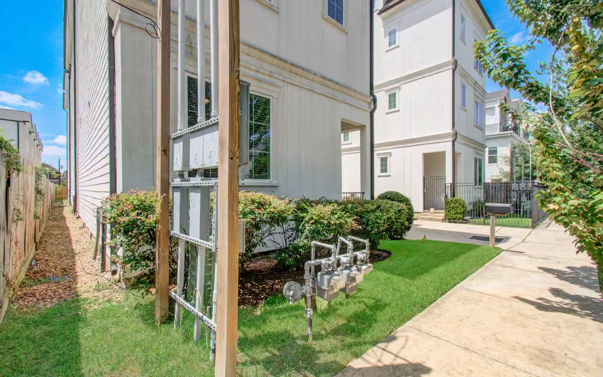 Photo 5 of 1222 W 24th Street A, Houston, TX