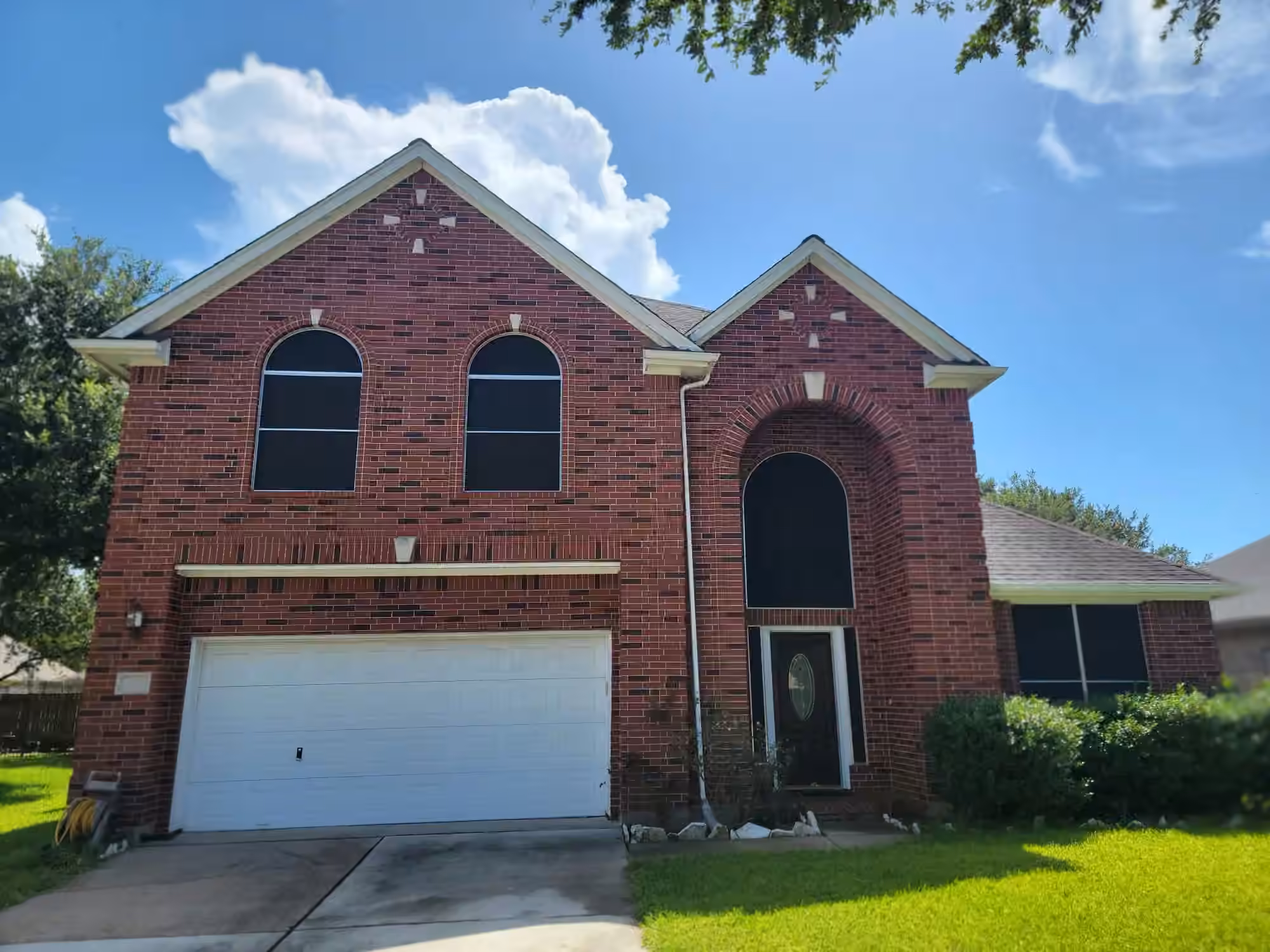Photo of 411 Starleaf Lane, Pearland, TX 77584