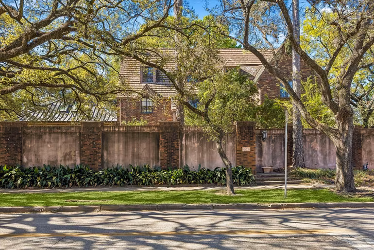 Photo 2 of 2047 University Boulevard, Houston, TX