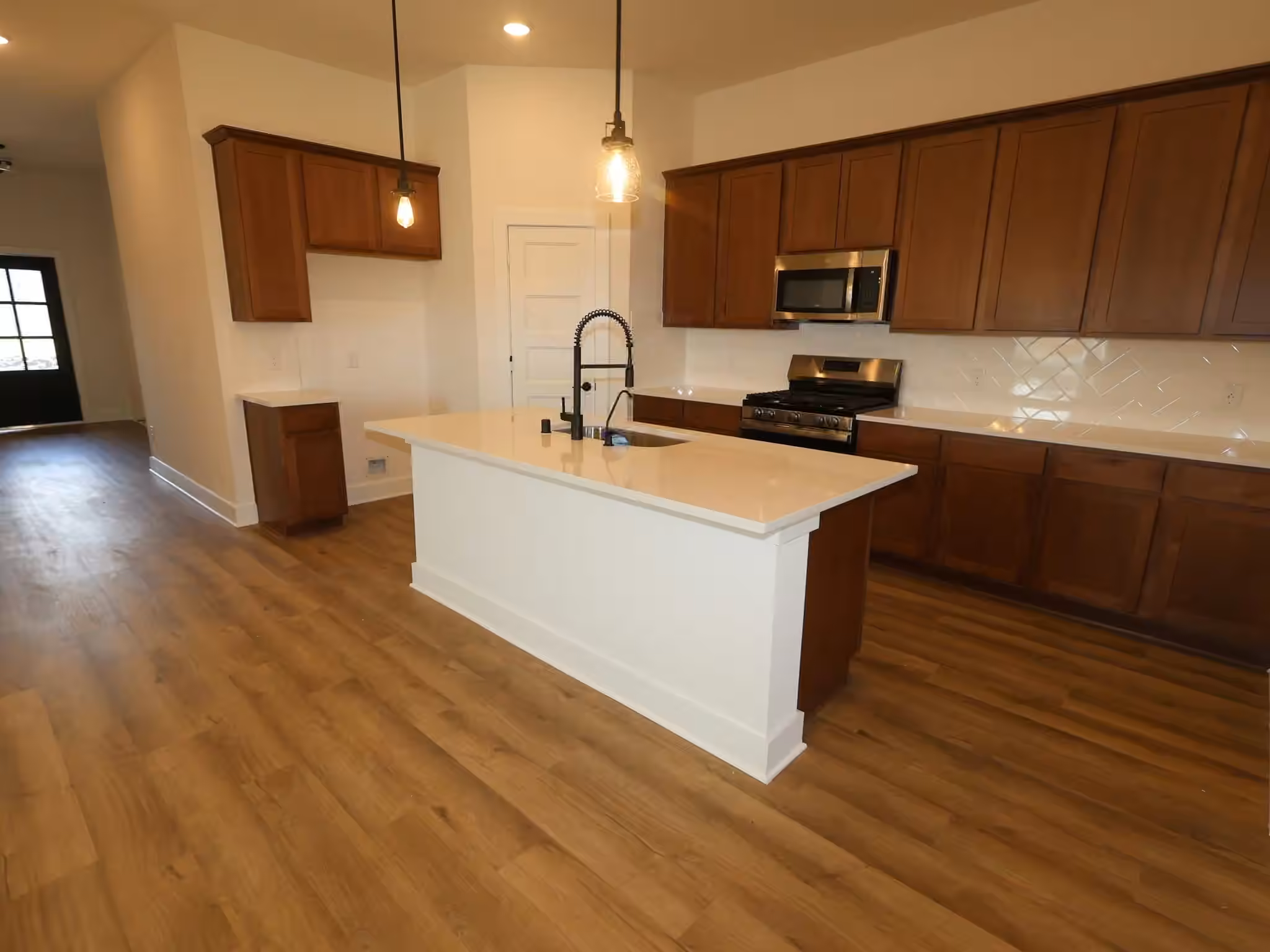 Photo 4 of 2211 Lone Bronco Boulevard, Rosenberg, TX