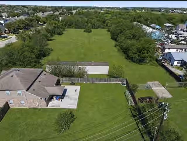 Photo 4 of 801 Genoa Red Bluff Road, Pasadena, TX