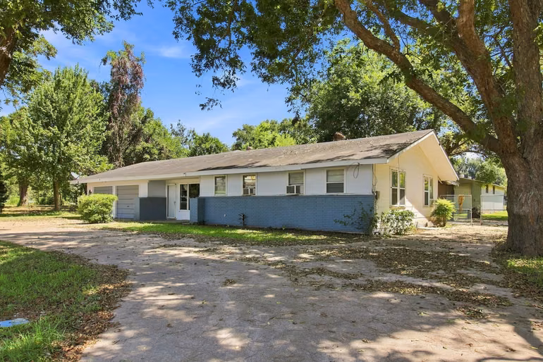 Photo 3 of 817 Masonic Oak Drive, Brazoria, TX