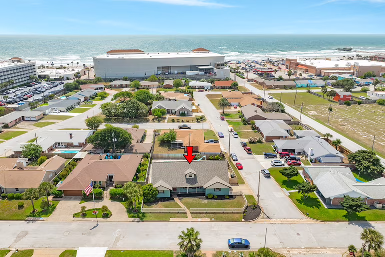 Photo 3 of 5525 Ibis Drive, Galveston, TX
