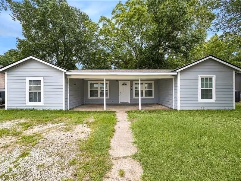 Photo of 820 Texas Street, Liberty, TX