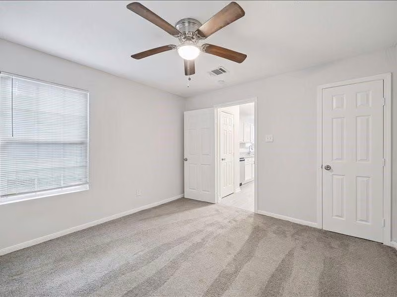 Photo 5 of 820 Texas Street, Liberty, TX