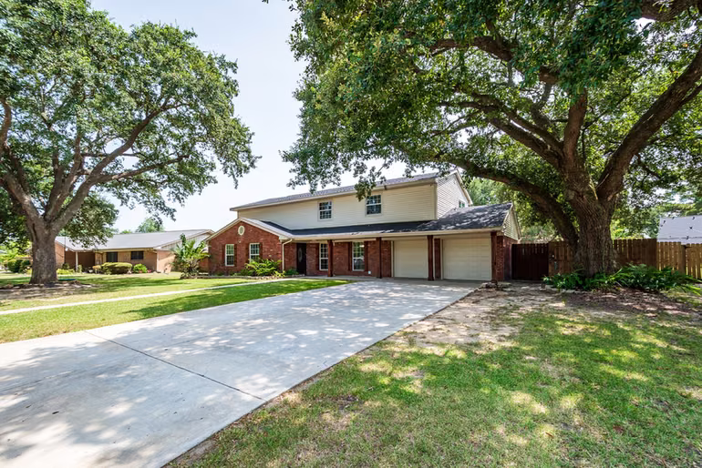 Photo 3 of 5007 Inverness Drive, Baytown, TX