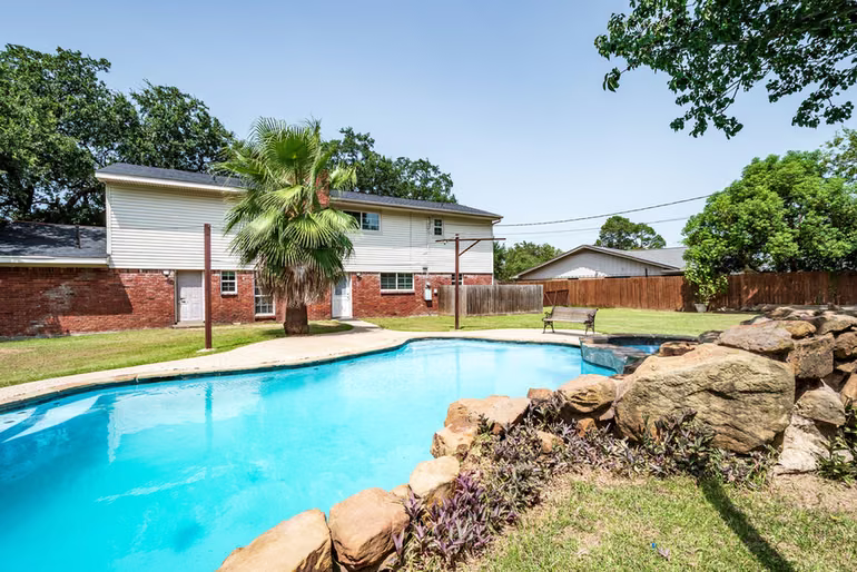 Photo 7 of 5007 Inverness Drive, Baytown, TX