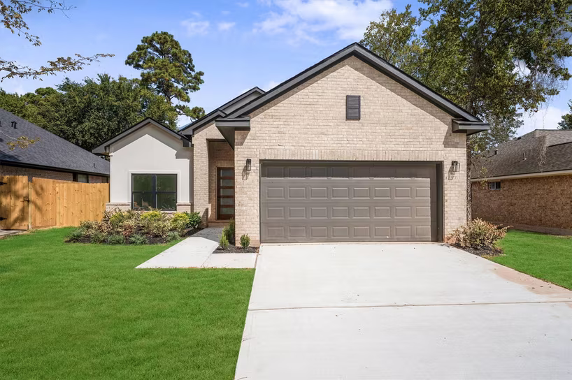 Photo 2 of 12118 Brightwood Drive, Montgomery, TX