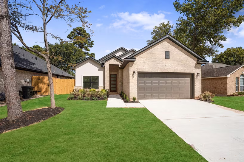 Photo 3 of 12118 Brightwood Drive, Montgomery, TX