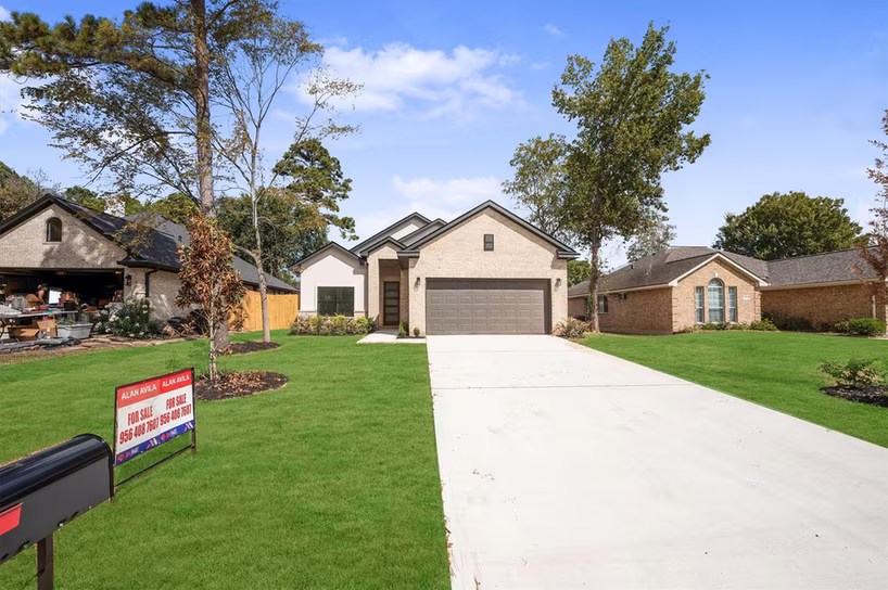 Photo 5 of 12118 Brightwood Drive, Montgomery, TX