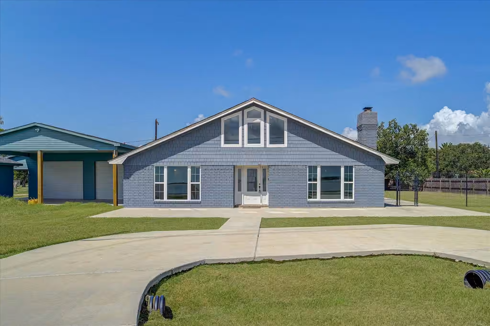 Photo 2 of 1809 E Bayshore Drive Drive, Palacios, TX
