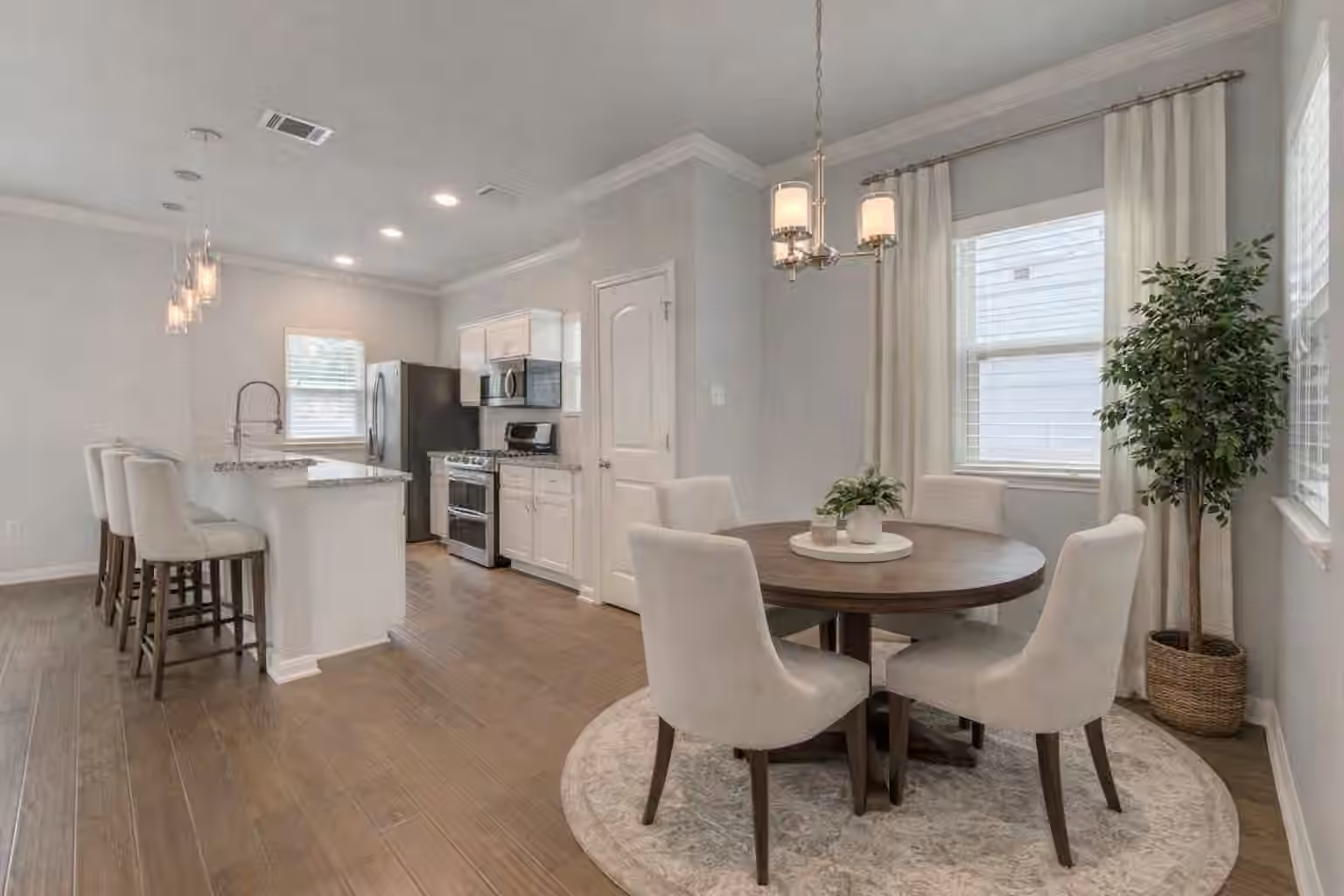 Photo 3 of 1115 Bunton Street, Houston, TX