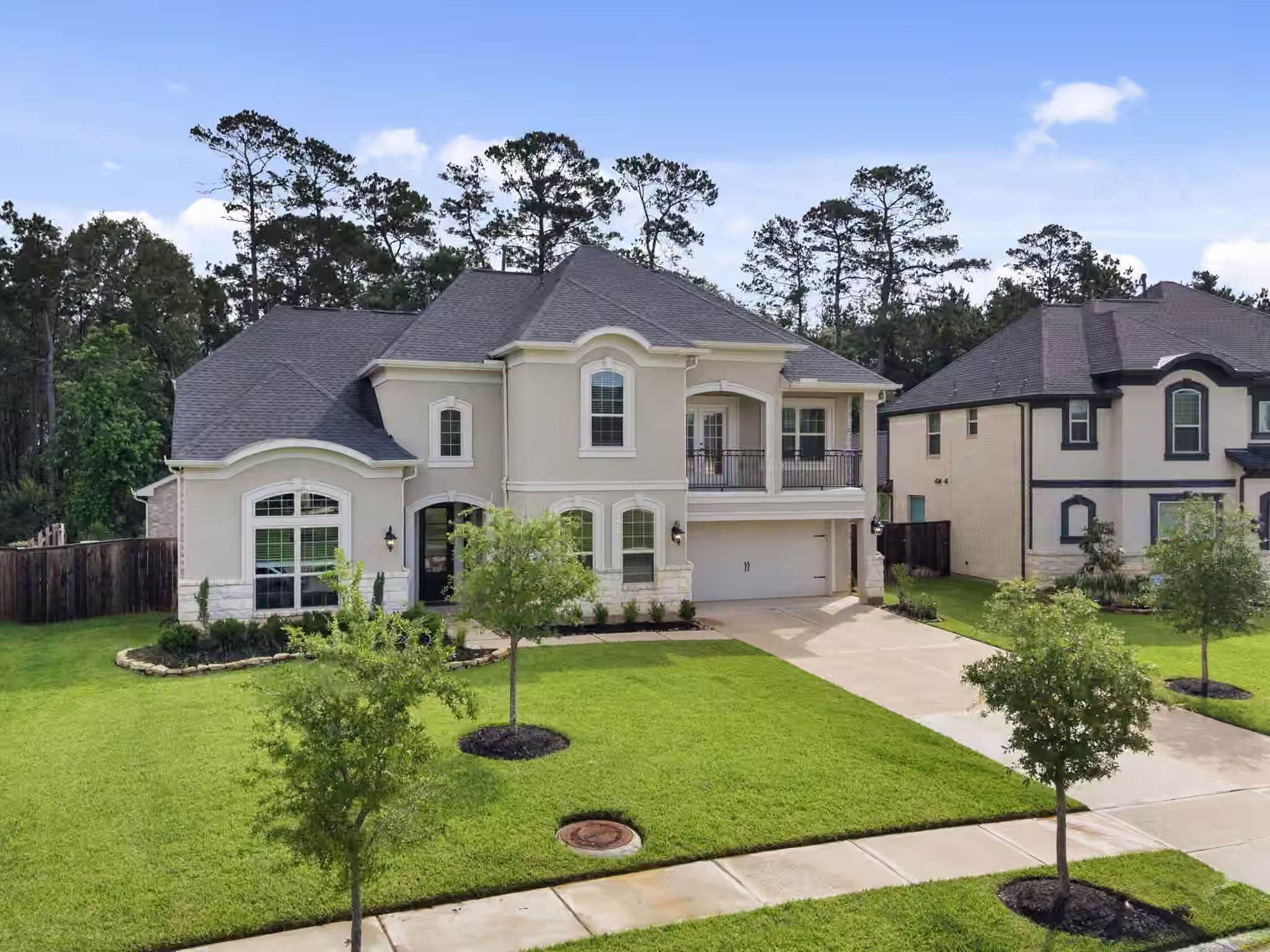 Photo 2 of 1021 Lakemont Bend Lane, Pinehurst, TX