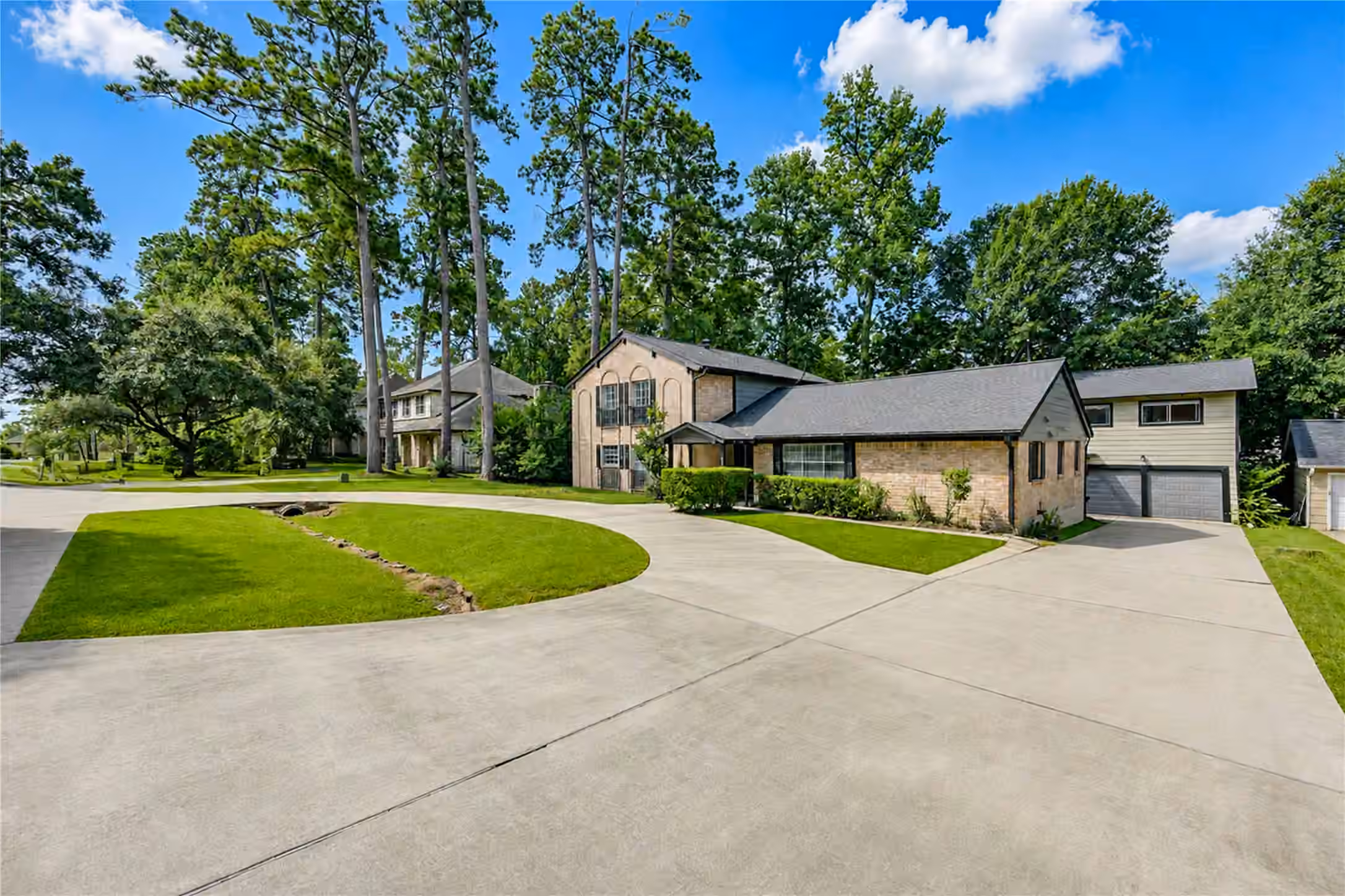 Photo 5 of 814 Stone Mountain Drive, Conroe, TX