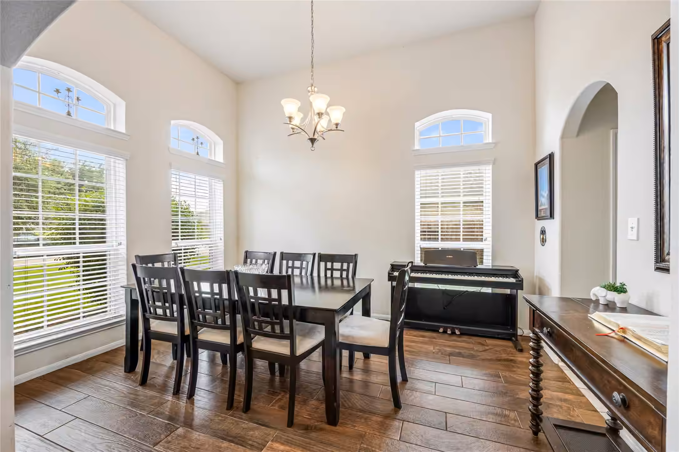 Photo 2 of 1805 Majestic Oak Drive, Pearland, TX
