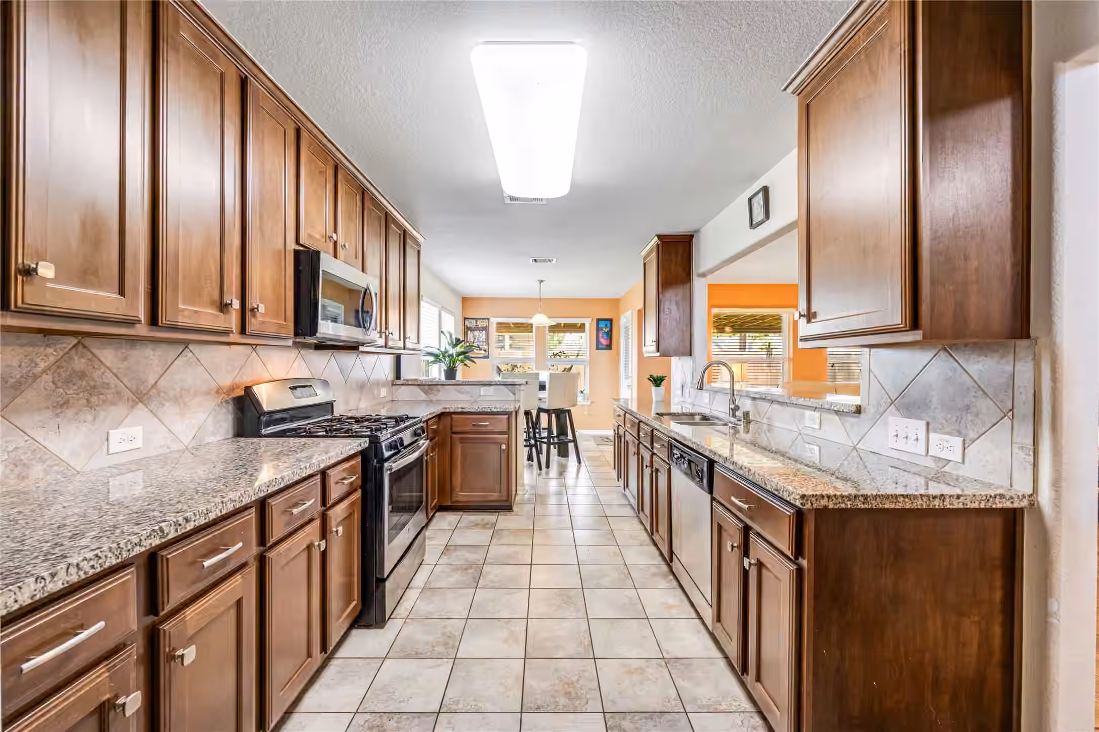 Photo 4 of 1805 Majestic Oak Drive, Pearland, TX