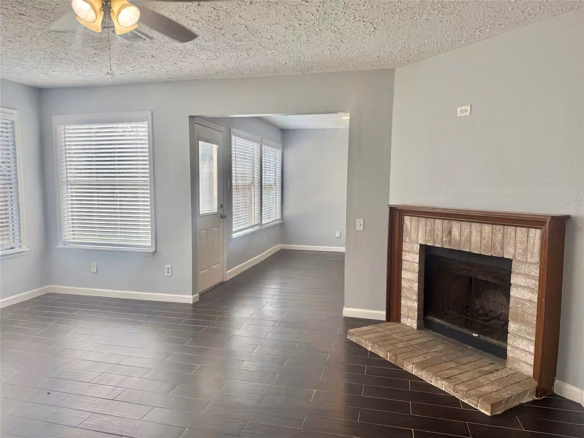 Photo 4 of 4731 Quillback Drive, Friendswood, TX