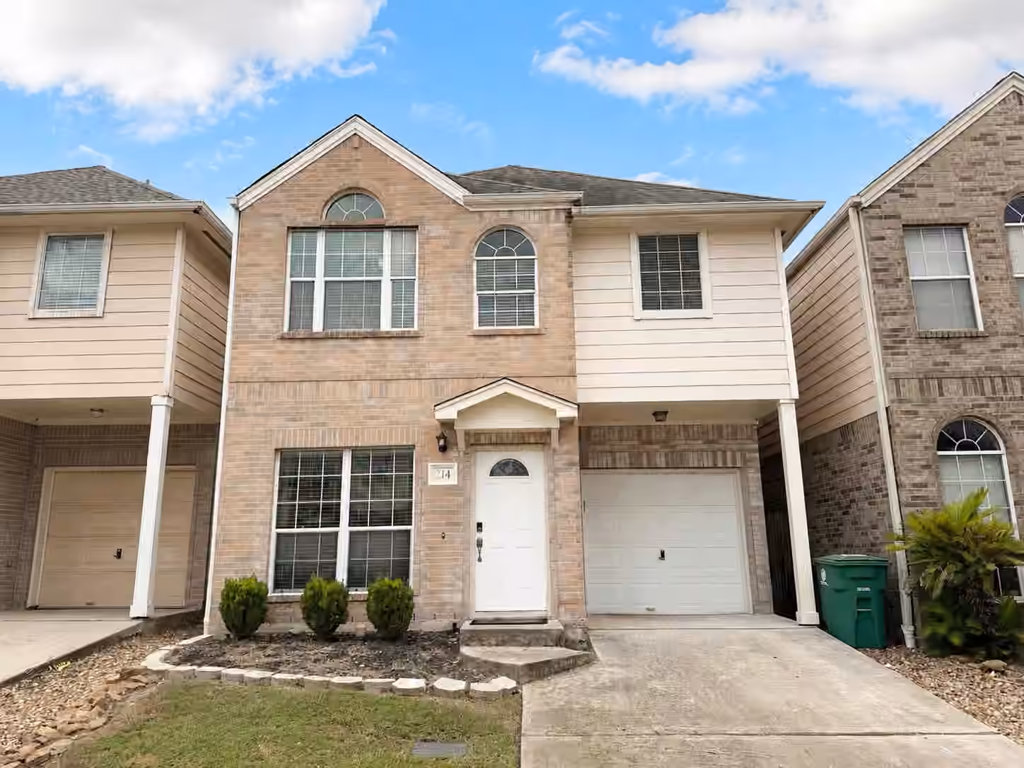 Photo of 214 Plaza Del Sol Park, Houston, TX