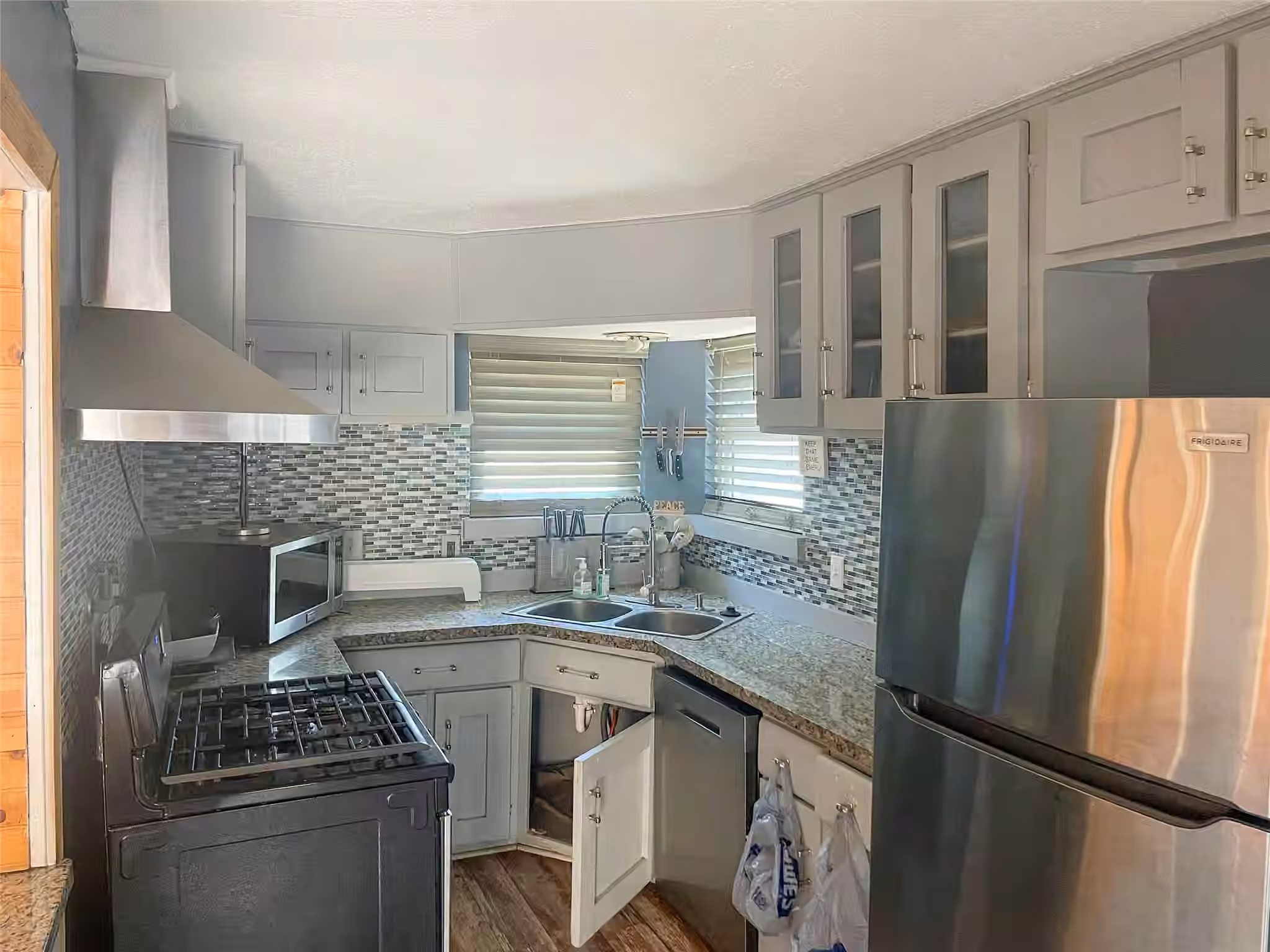 Photo 5 of 6811 Saint Augustine Street, Houston, TX