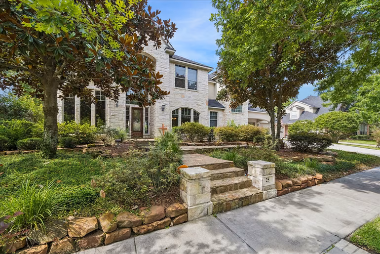 Photo of 25 Club Oak Court, Kingwood, TX