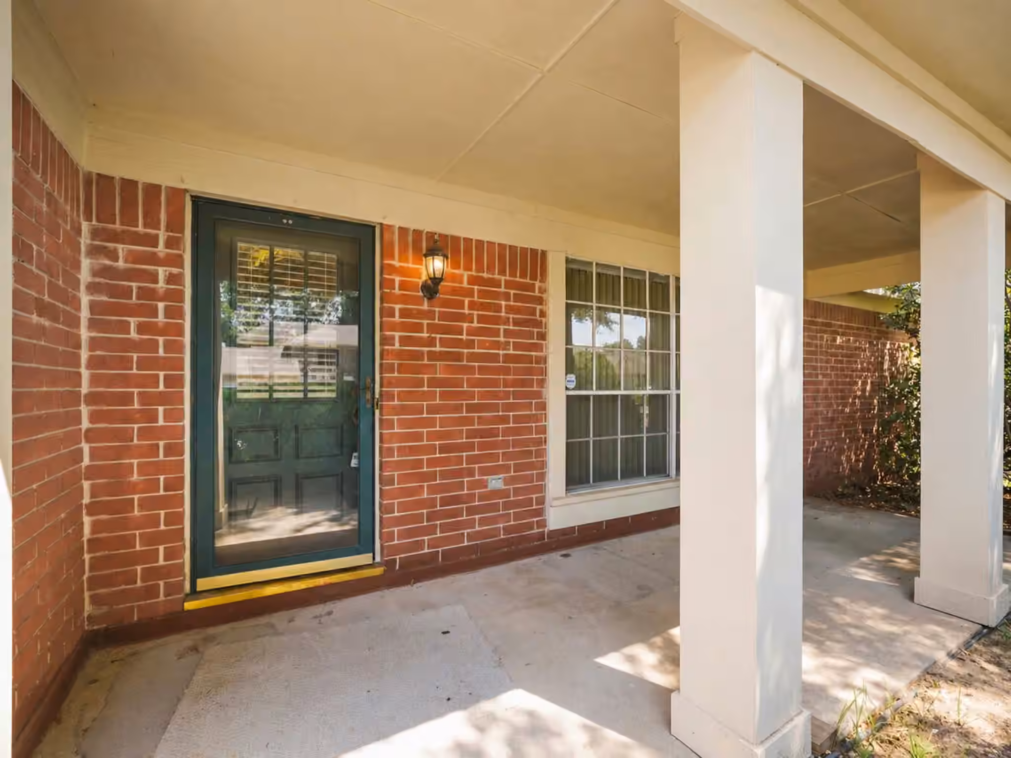 Photo 2 of 18142 Lake Bend Drive, Houston, TX