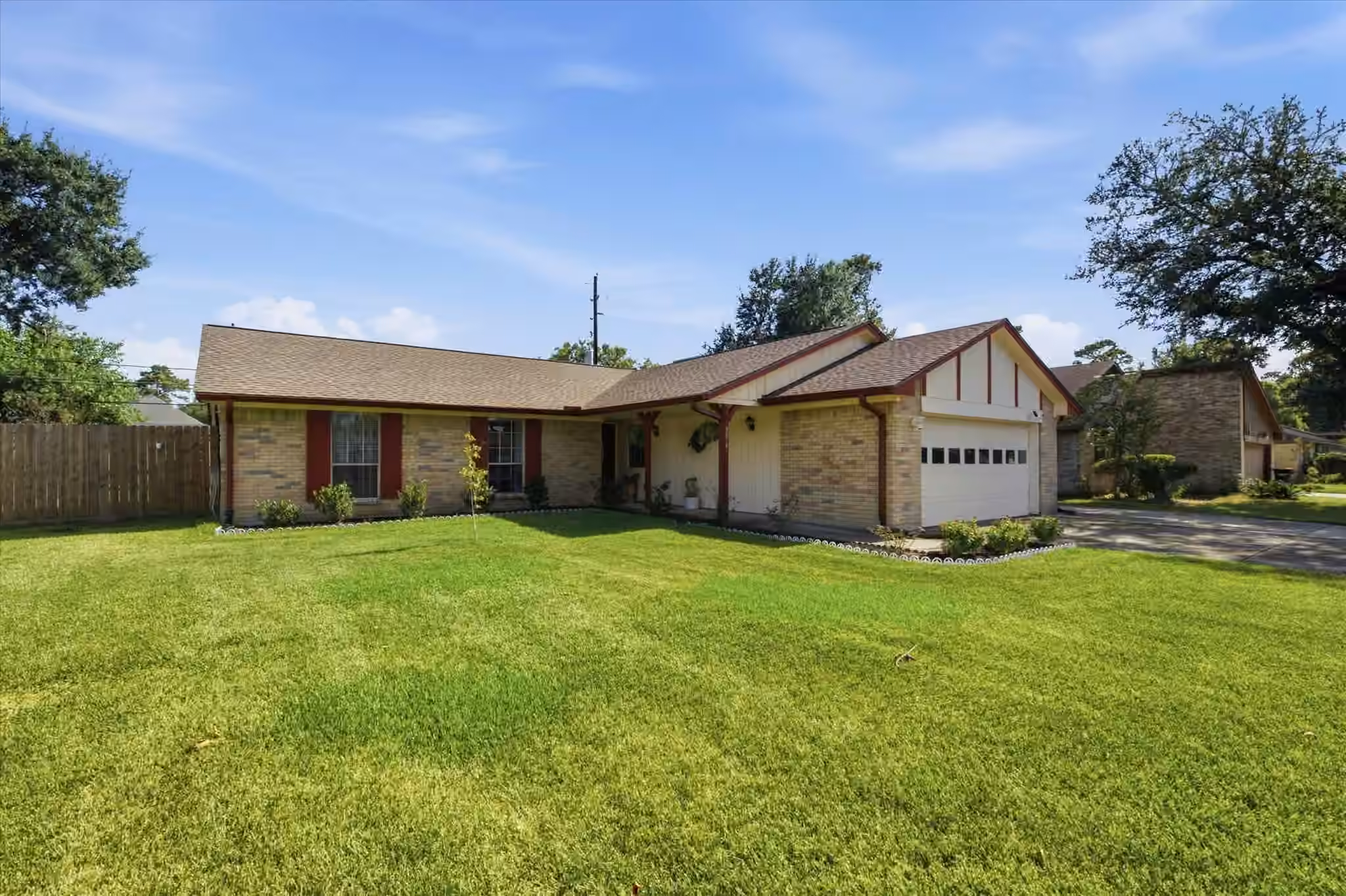 Photo 2 of 9814 Bayou Woods Drive, Baytown, TX