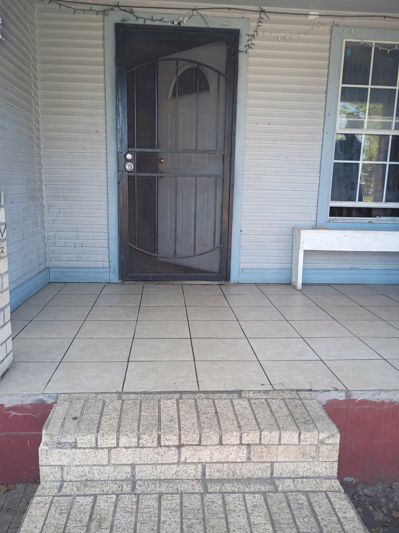 Photo 3 of 3922 Jefferson Street, Houston, TX