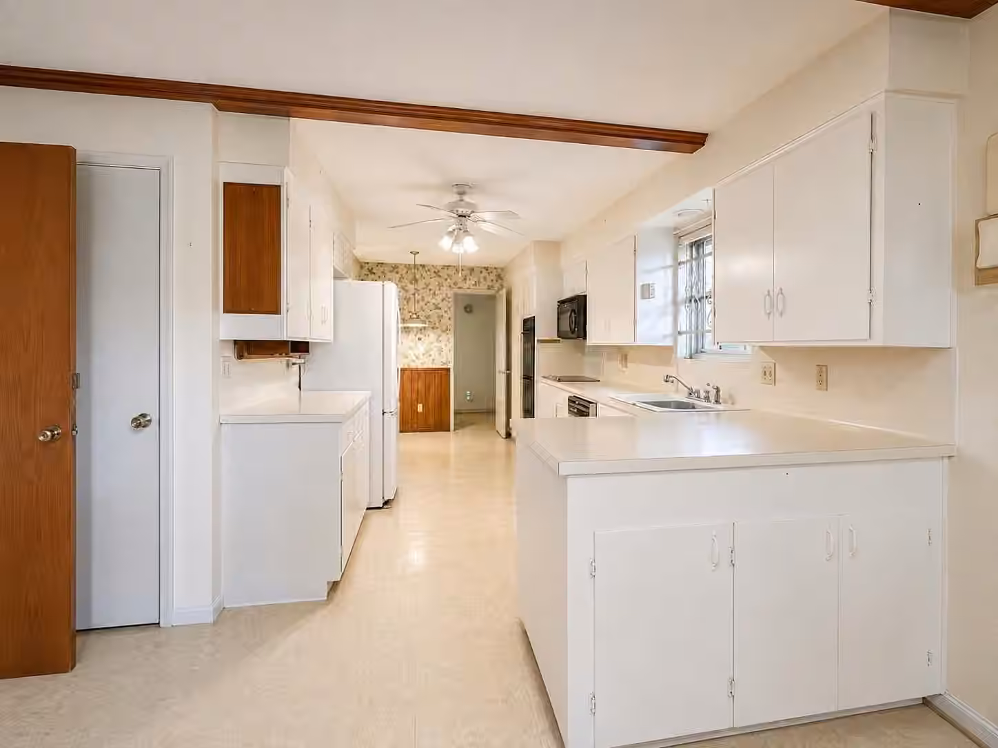 Photo 4 of 1023 Beaver Bend Road, Houston, TX