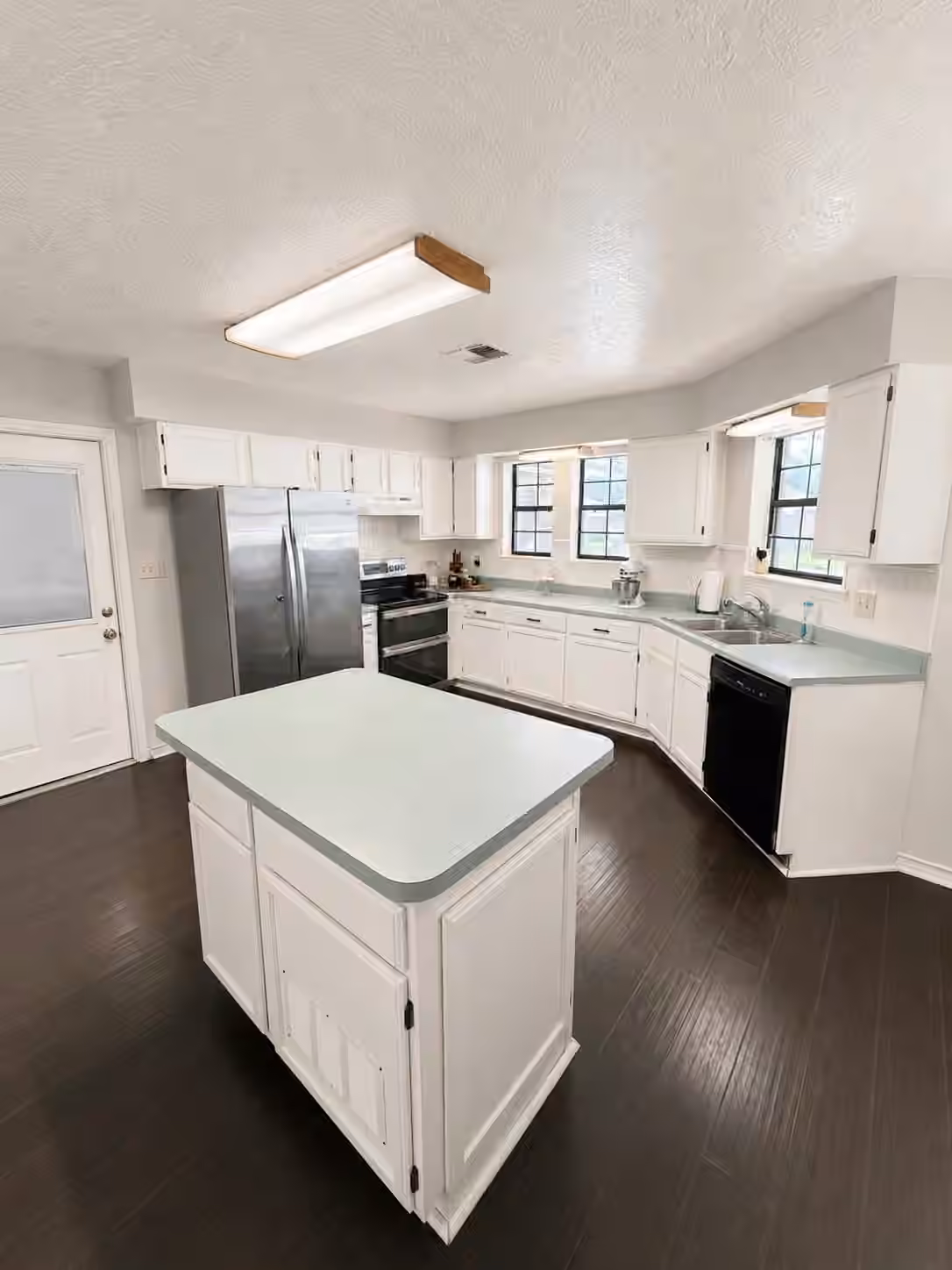 Photo 3 of 809 John Albert Dr, East Bernard, TX