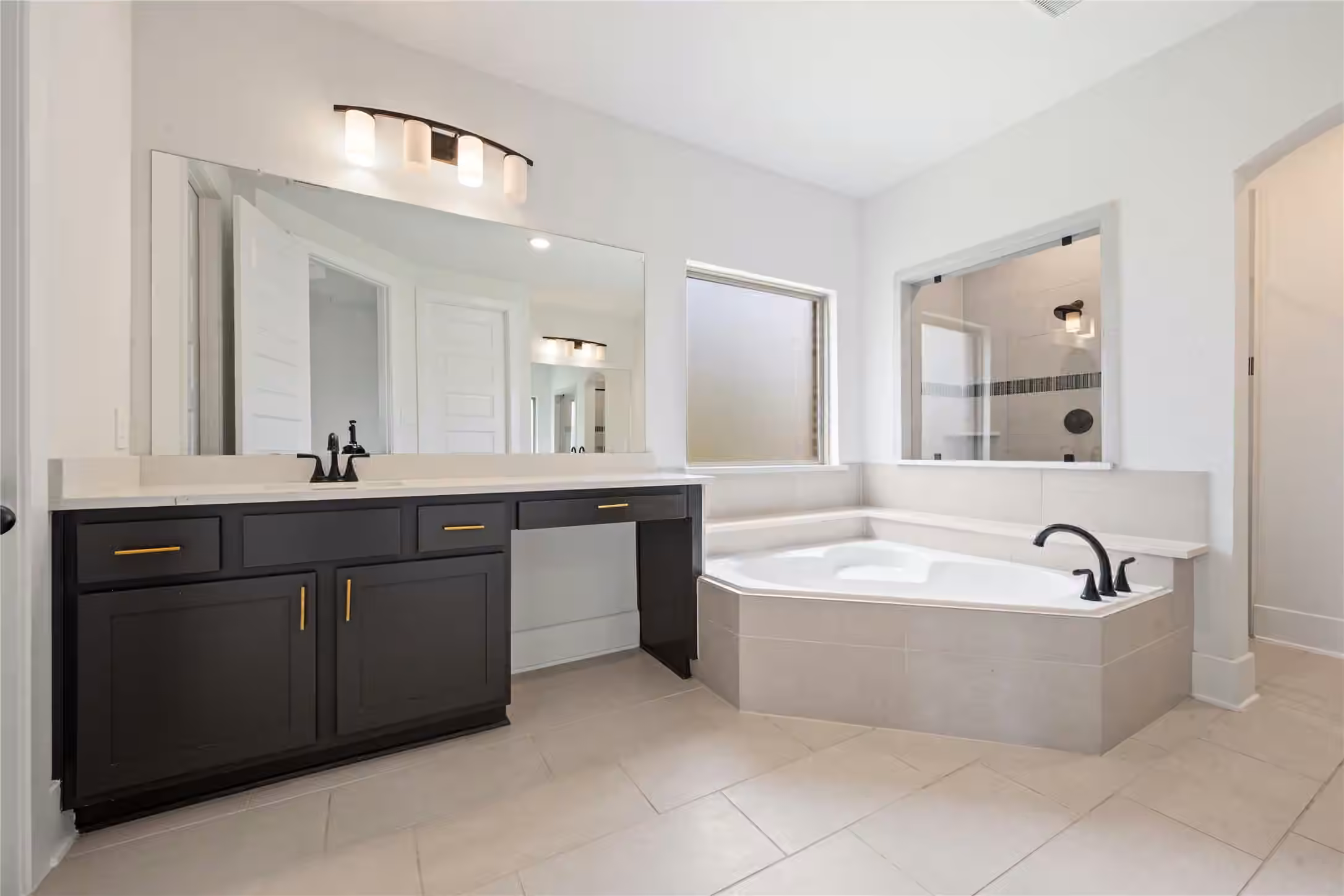 Photo 5 of 18014 Blu Terrace Drive, Conroe, TX