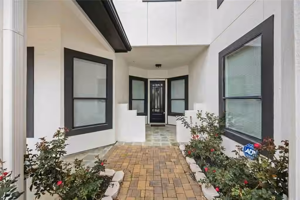 Photo 3 of 1477 Silverado Drive, Houston, TX