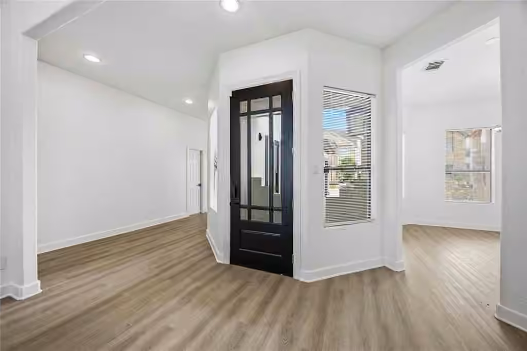 Photo 4 of 1477 Silverado Drive, Houston, TX