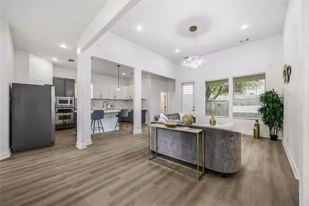Photo 5 of 1477 Silverado Drive, Houston, TX