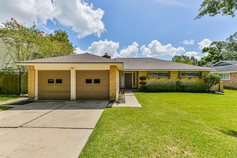 Photo of 311 Stonehenge Lane, Friendswood, TX