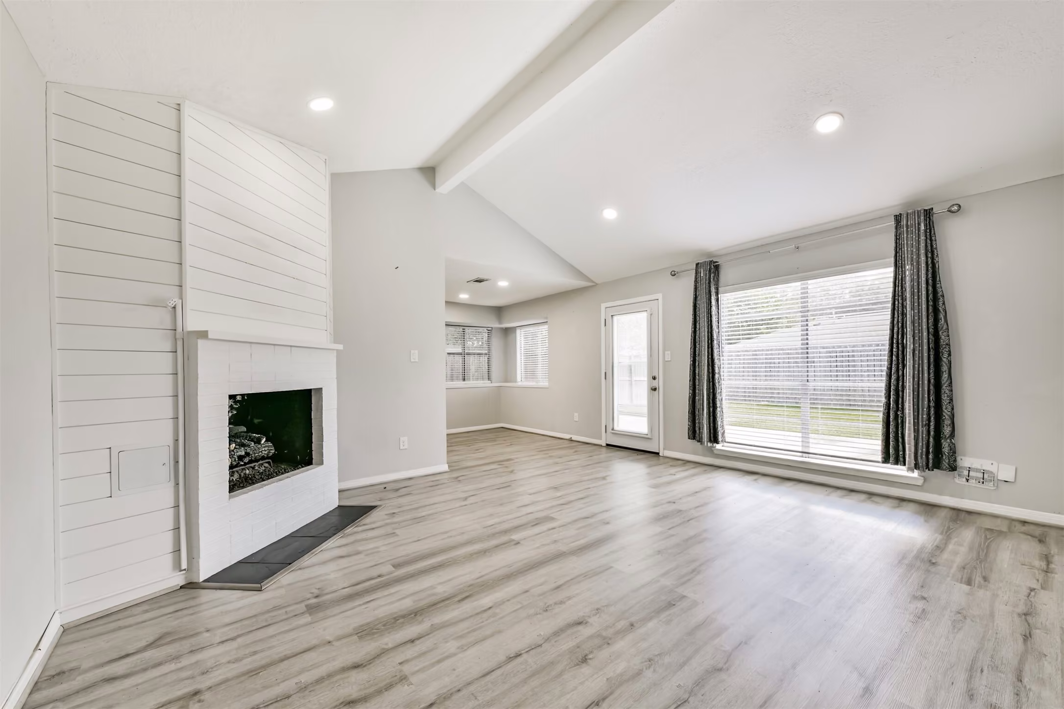 Photo 6 of 311 Stonehenge Lane, Friendswood, TX