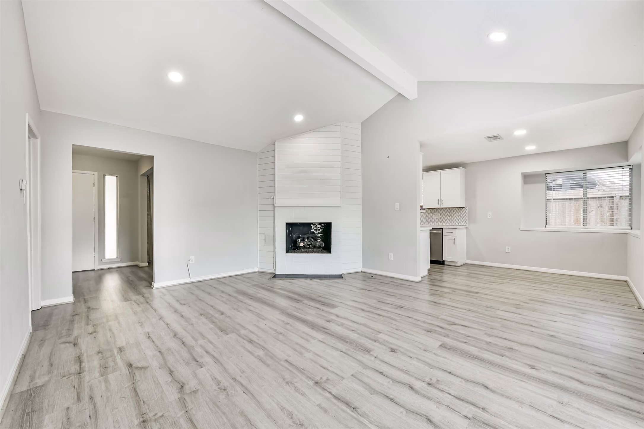 Photo 7 of 311 Stonehenge Lane, Friendswood, TX