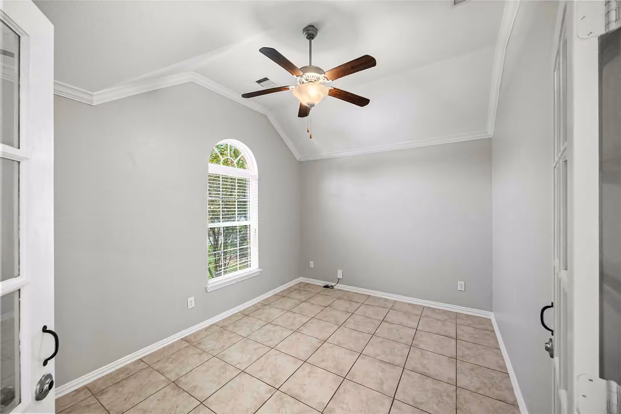 Photo 6 of 2919 Twin Cove Court Court, Conroe, TX