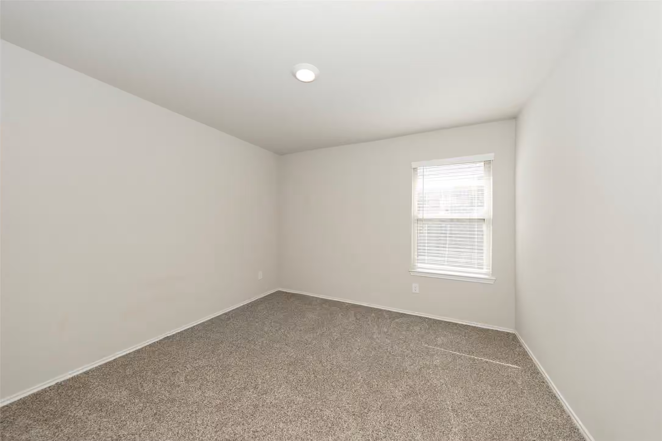 Photo 3 of 2407 Divot Lane, Navasota, TX