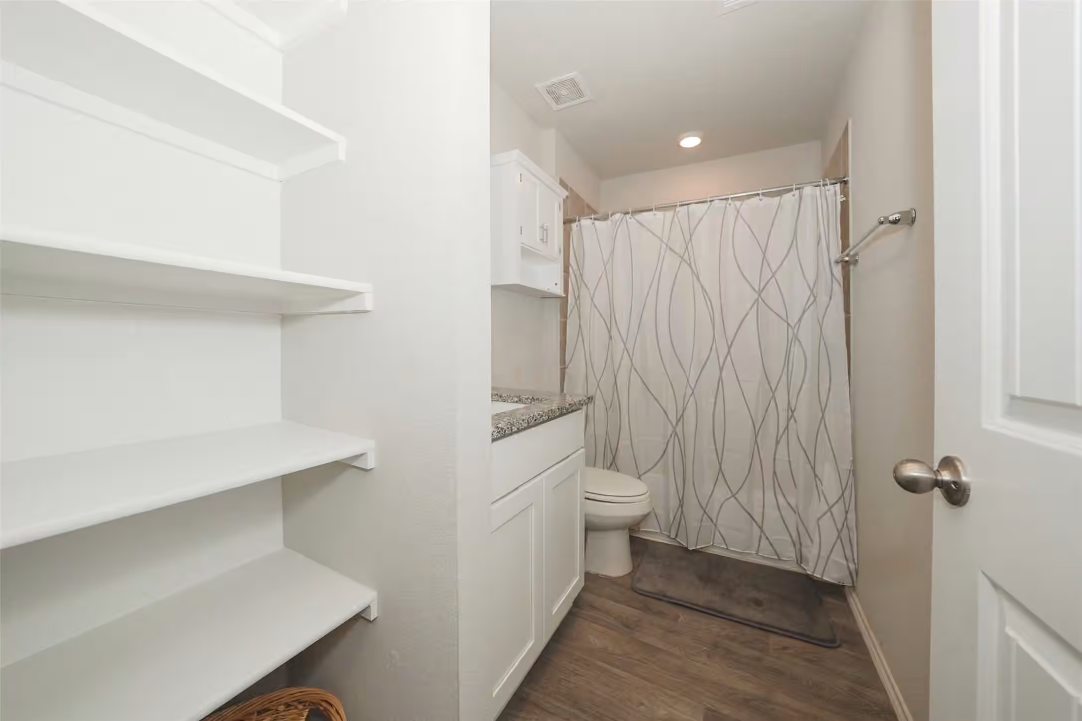 Photo 5 of 2407 Divot Lane, Navasota, TX
